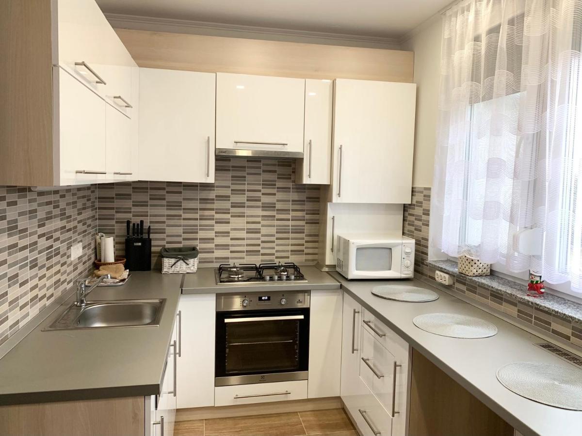 Modern Two Bedroom Flat With Balcony เลนตี ภายนอก รูปภาพ