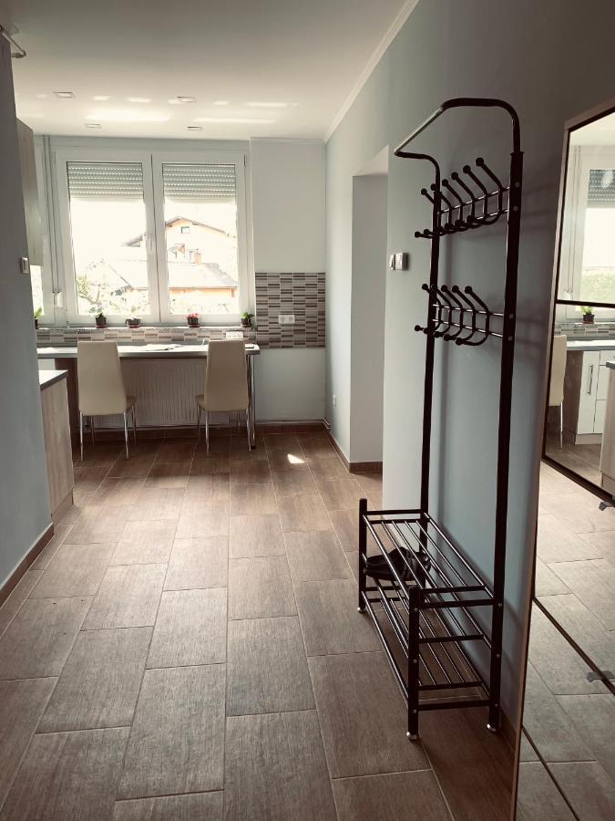 Modern Two Bedroom Flat With Balcony เลนตี ภายนอก รูปภาพ