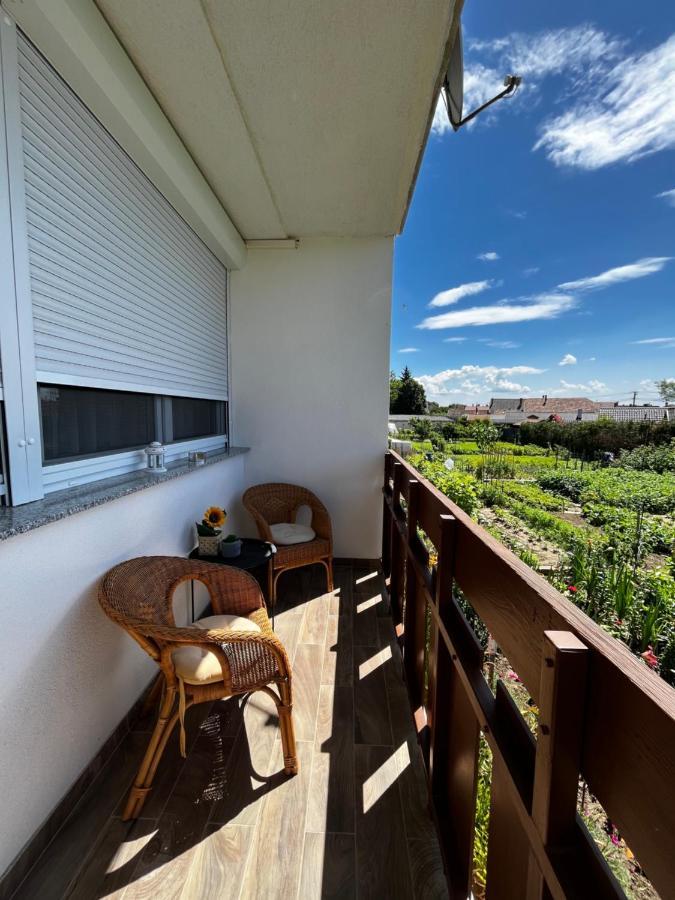 Modern Two Bedroom Flat With Balcony เลนตี ภายนอก รูปภาพ