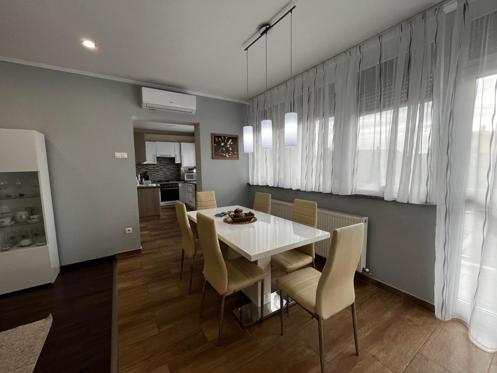 Modern Two Bedroom Flat With Balcony เลนตี ภายนอก รูปภาพ